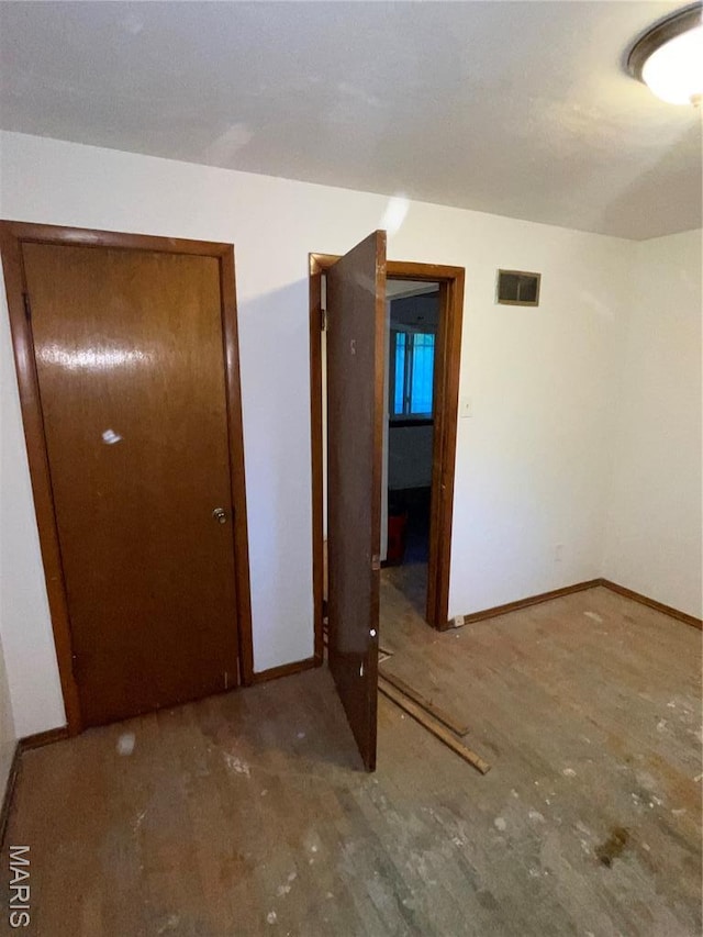 2010-12 E Desoto Ave, Saint Louis, MO 63107 - unfurnished room with baseboards