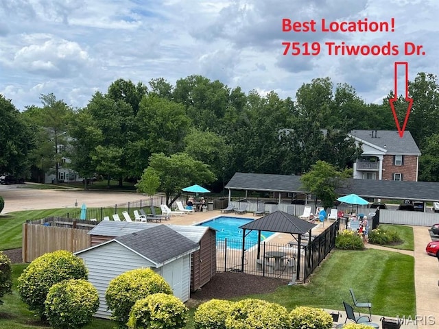 7519 Triwoods Dr Unit J, Shrewsbury, MO 63119 - view of community pool
