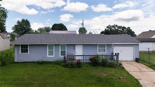 407 N 11th St, De Soto, MO 63020 - single story home featuring driveway, a garage, and roof with shingles
