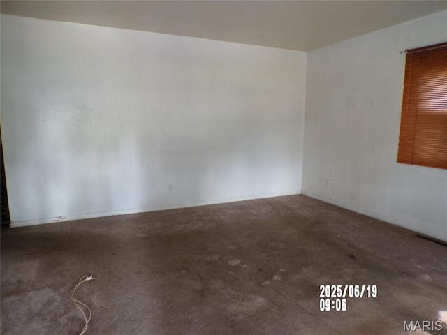 10109 Royal Dr, Saint Louis, MO 63136 - photo 2