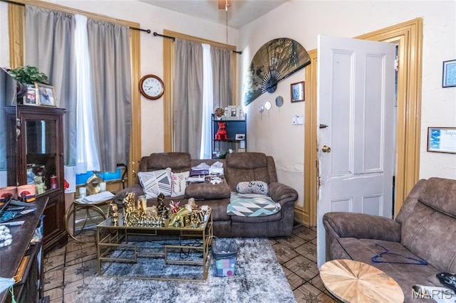 1412 Bremen Ave, Saint Louis, MO 63107 - view of living room