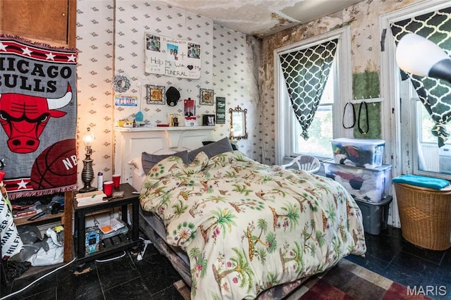 1412 Bremen Ave, Saint Louis, MO 63107 - bedroom featuring wallpapered walls