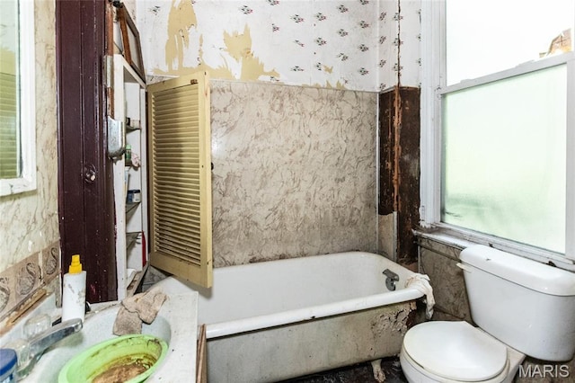 1412 Bremen Ave, Saint Louis, MO 63107 - bathroom featuring a soaking tub and toilet
