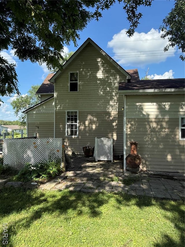 32 E 4th St, Gerald, MO 63037 - back of property featuring a patio