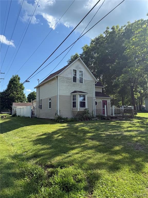 32 E 4th St, Gerald, MO 63037 - view of property exterior with a yard