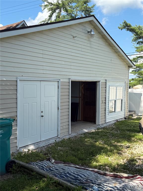 32 E 4th St, Gerald, MO 63037 - view of garage