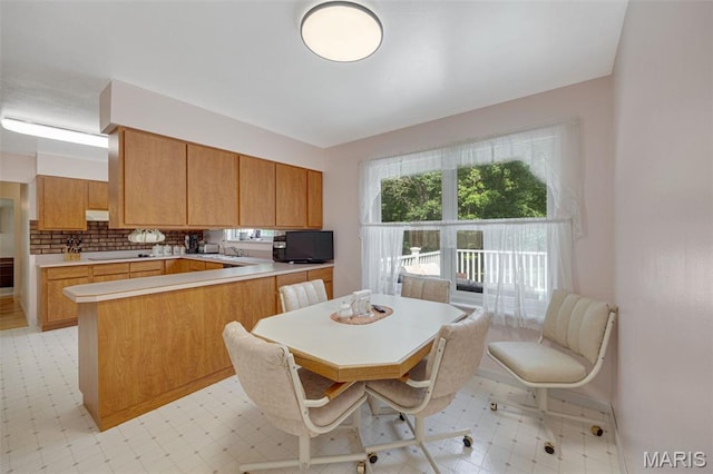 6235 Meadowlark Ln, Troy, MO 63379 - kitchen featuring a peninsula, light floors, light countertops, and range hood