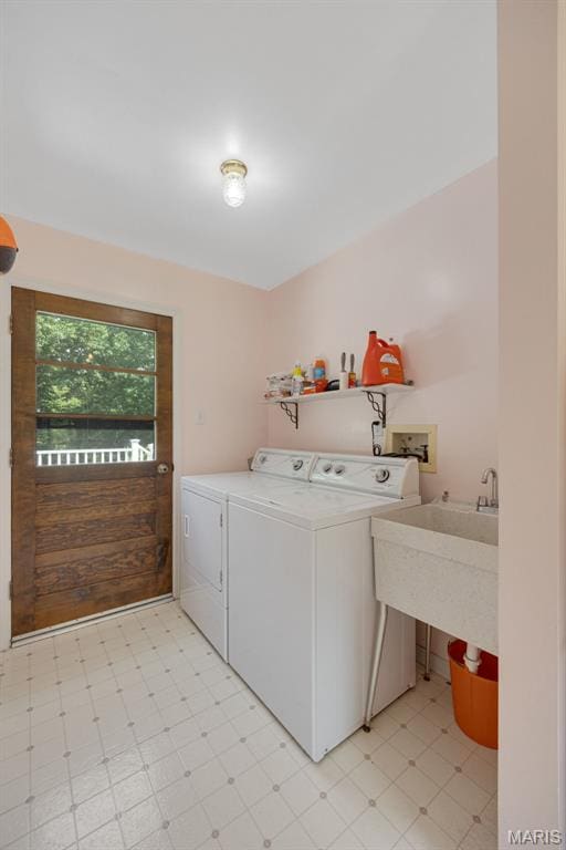 6235 Meadowlark Ln, Troy, MO 63379 - laundry area with washer and dryer and light floors