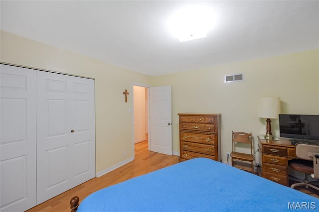 6235 Meadowlark Ln, Troy, MO 63379 - bedroom with wood finished floors and a closet