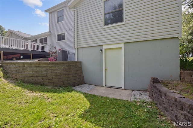 6235 Meadowlark Ln, Troy, MO 63379 - back of house featuring a wooden deck and a lawn