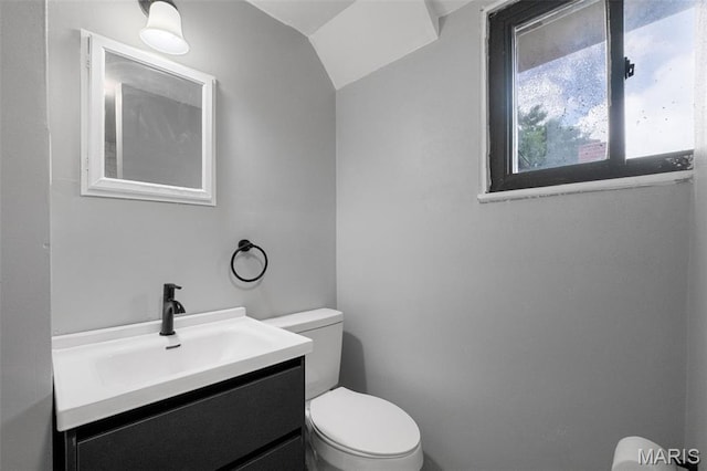 4340 Gannett St, Saint Louis, MO 63116 - bathroom with toilet and vanity