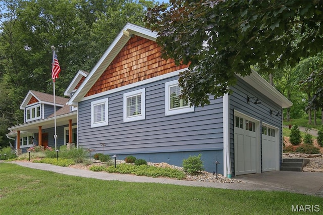 727 Madison Vly, Wildwood, MO 63005 - view of side of home featuring a garage, a lawn, and driveway