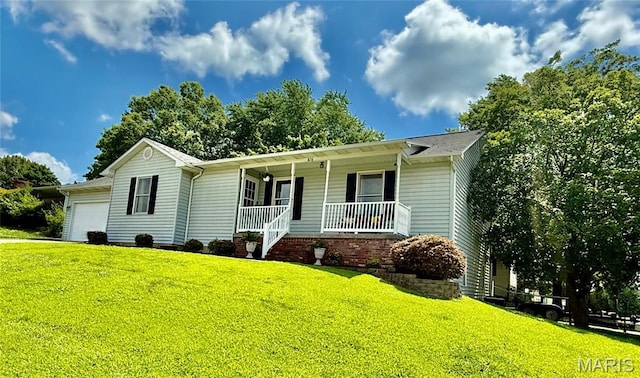 826 Birdie Ln, Jackson, MO 63755 - ranch-style house featuring a porch, a garage, and a front lawn