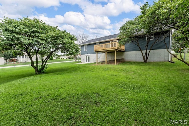 148 Castlewood Dr, Troy, MO 63379 - view of grassy yard with a wooden deck