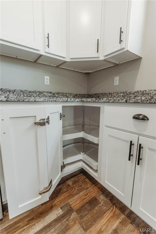 501 W 2nd, Dixon, MO 65459 - detailed view of wood finished floors