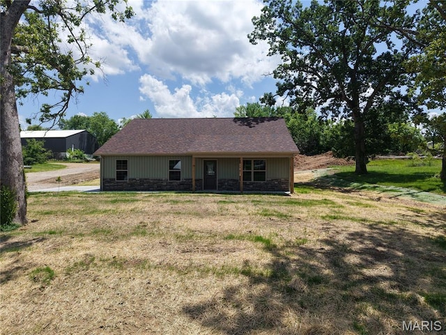 501 W 2nd, Dixon, MO 65459 - view of front of property featuring a front yard and roof with shingles
