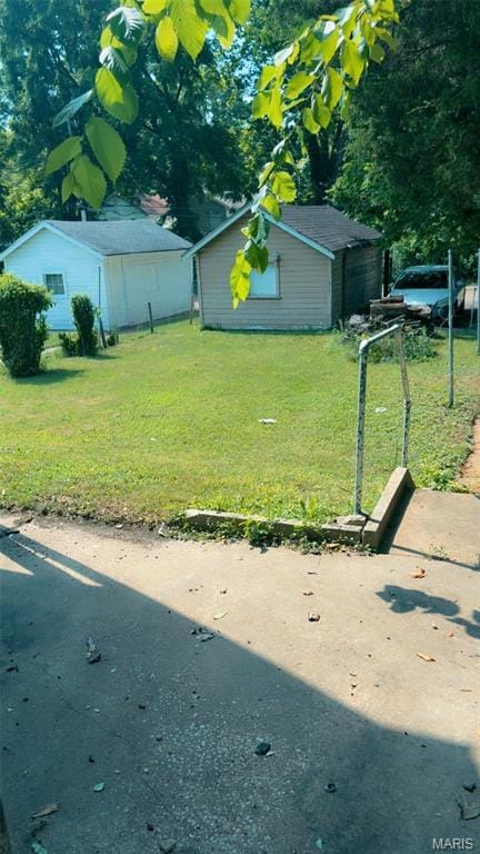 1178 Riverview Blvd, Saint Louis, MO 63147 - view of green lawn