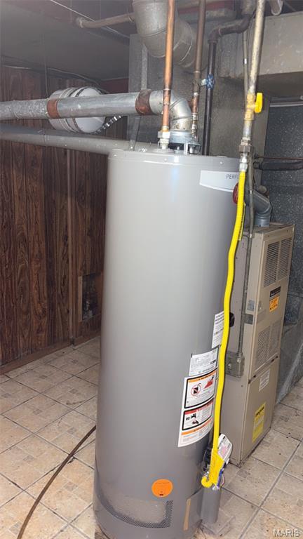 1178 Riverview Blvd, Saint Louis, MO 63147 - utilities featuring water heater