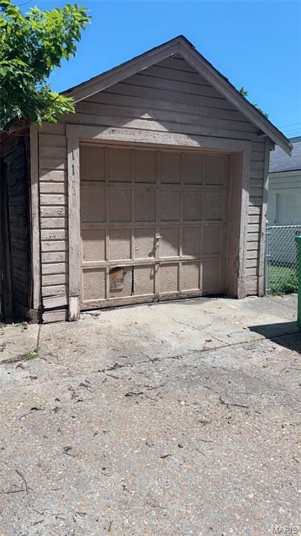 1178 Riverview Blvd, Saint Louis, MO 63147 - view of garage
