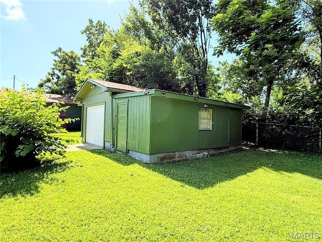 169 Grand Ave, Lebanon, MO 65536 - view of outbuilding featuring driveway