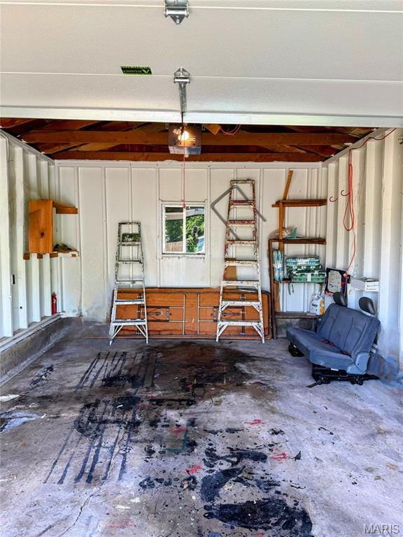 169 Grand Ave, Lebanon, MO 65536 - view of garage