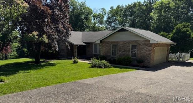7 Forest Hills Dr, Washington, MO 63090 - ranch-style home with an attached garage, driveway, and a front yard
