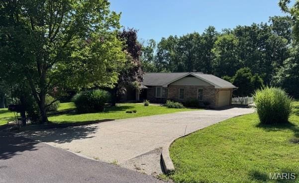 7 Forest Hills Dr, Washington, MO 63090 - ranch-style house featuring a front yard, concrete driveway, and an attached garage