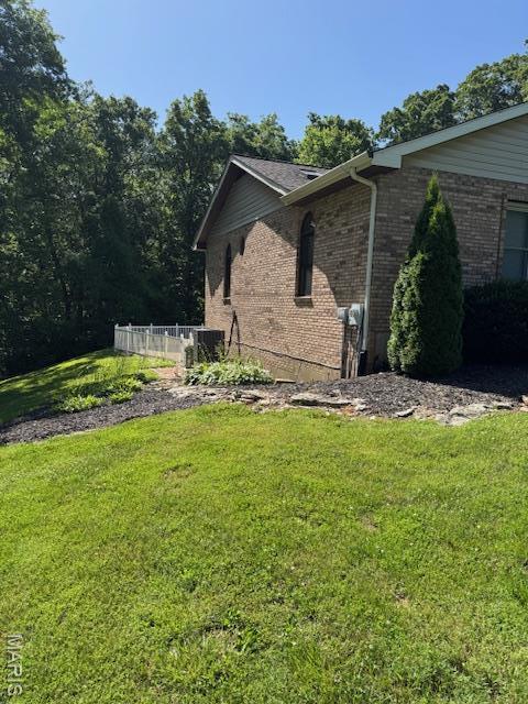 7 Forest Hills Dr, Washington, MO 63090 - view of side of property featuring brick siding and a yard