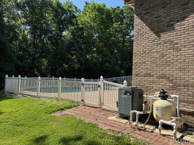 7 Forest Hills Dr, Washington, MO 63090 - view of yard featuring a pool