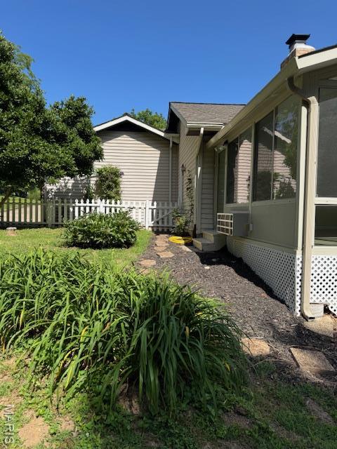 7 Forest Hills Dr, Washington, MO 63090 - view of property exterior featuring a chimney