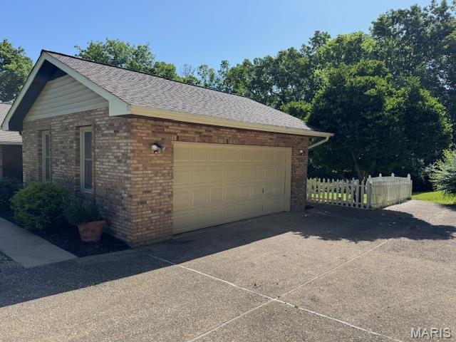 7 Forest Hills Dr, Washington, MO 63090 - garage featuring concrete driveway