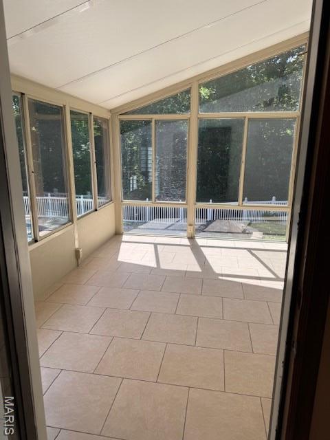 7 Forest Hills Dr, Washington, MO 63090 - unfurnished sunroom with vaulted ceiling
