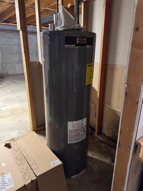 7 Forest Hills Dr, Washington, MO 63090 - utilities featuring electric water heater