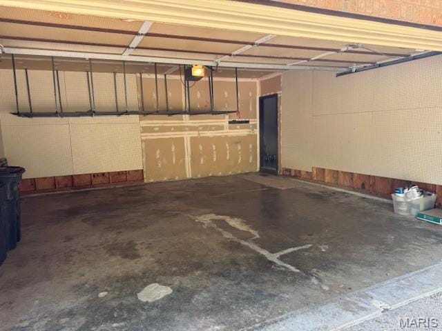 7 Forest Hills Dr, Washington, MO 63090 - garage featuring a garage door opener