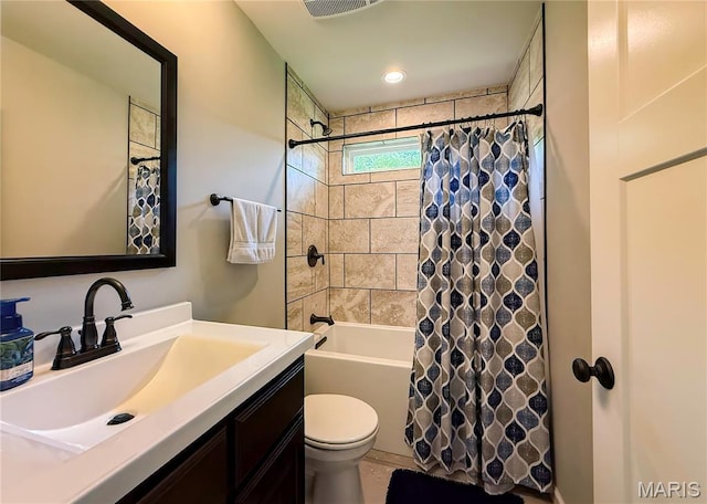 358 N Thomas St, De Soto, MO 63020 - bathroom with vanity and shower / tub combo