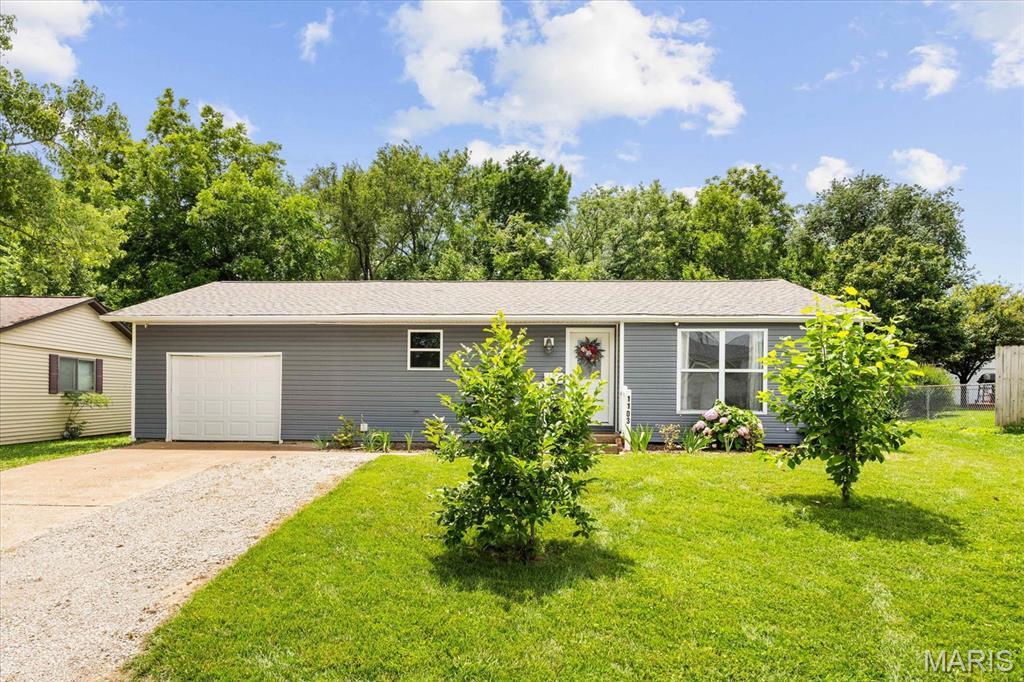 1103 W Nixon Dr, Ofallon, IL 62269