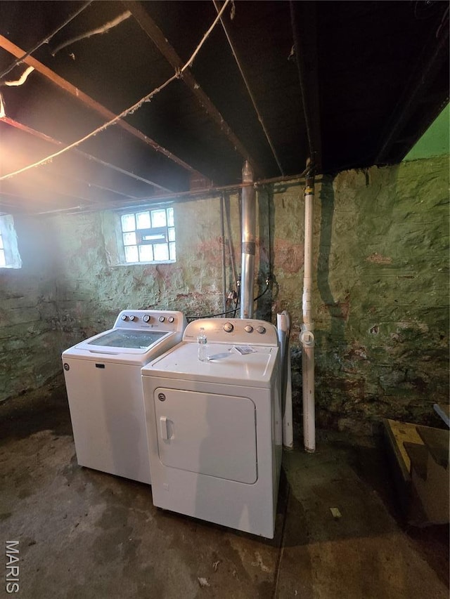 5425 Sunshine, Saint Louis, MO 63109 - laundry area featuring washing machine and dryer