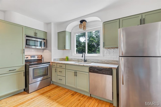 1125 Tompkins St, Saint Charles, MO 63301