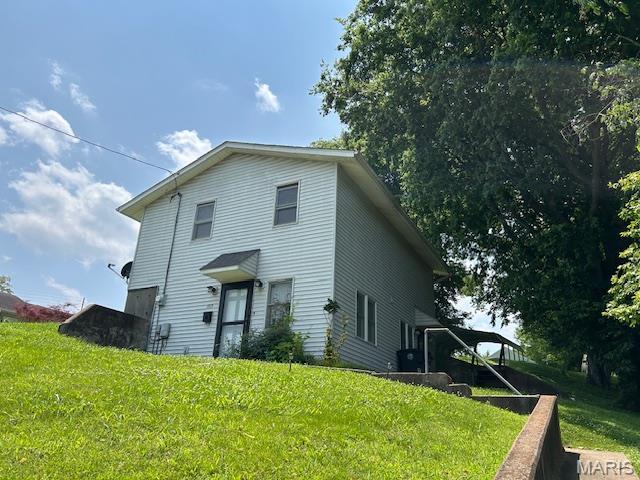 1515 N Water St, Cape Girardeau, MO 63701 - back of property featuring a lawn