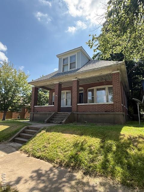 700 Ellis S, Cape Girardeau, MO 63703 - bungalow-style house with brick siding, a porch, and a front lawn