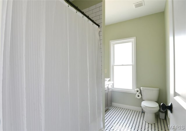 512 S 5th St, De Soto, MO 63020 - bathroom featuring plenty of natural light, vanity, and a shower with shower curtain