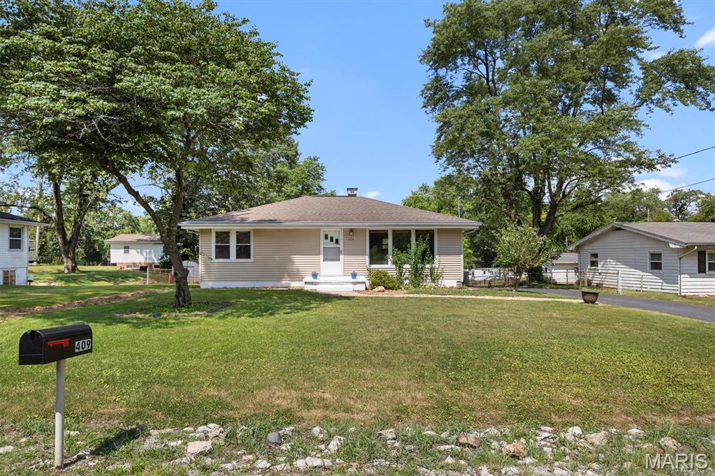 409 Edgewood Dr, Belleville, IL 62223 - photo 1