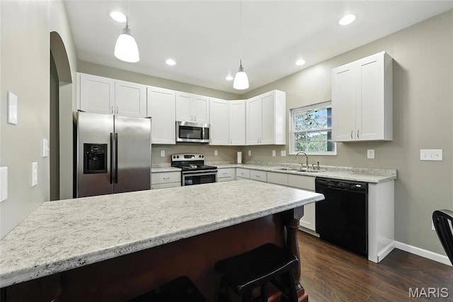 92 Lake Front Pt, Perryville, MO 63775 - kitchen featuring stainless steel appliances, a kitchen bar, dark wood finished floors, a peninsula, and white cabinets