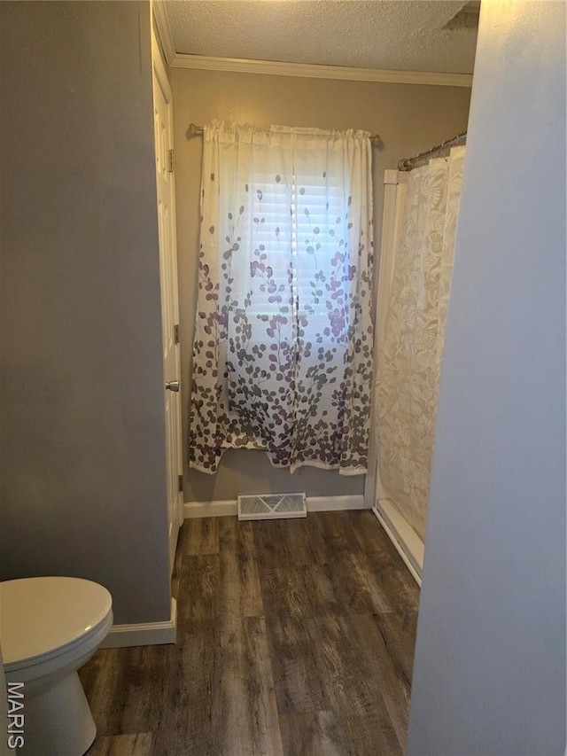 402 Il Route 143, Pocahontas, IL 62275 - full bathroom featuring wood finished floors, a textured ceiling, ornamental molding, and a shower with shower curtain