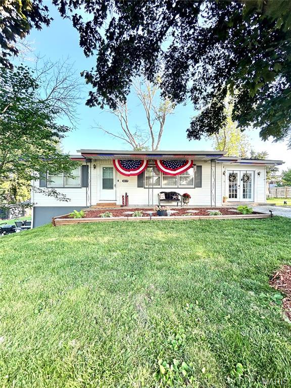 56319 Meyer Trl, Hannibal, MO 63401 - single story home with a front yard