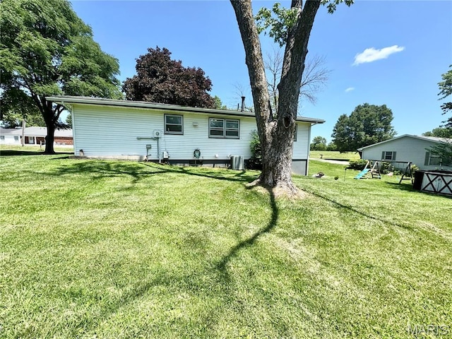 56319 Meyer Trl, Hannibal, MO 63401 - back of house featuring a lawn