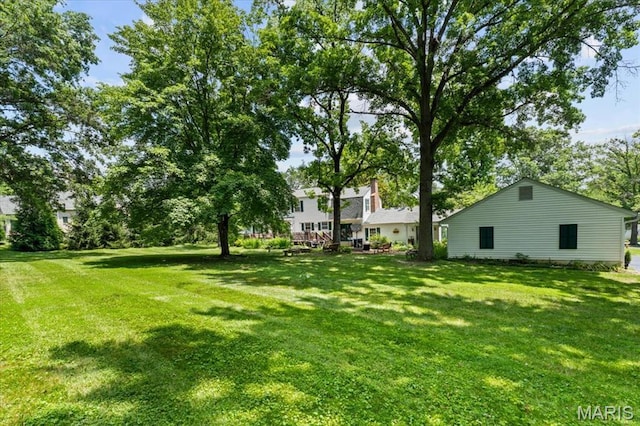 1843 Manor Hill Rd, Saint Louis, MO 63131 - view of green lawn
