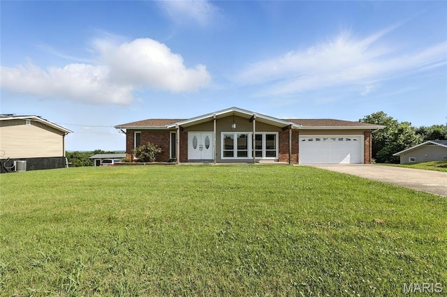 1467 Crystal Heights Rd, Crystal City, MO 63019 - ranch-style house featuring brick siding, an attached garage, driveway, and a front yard