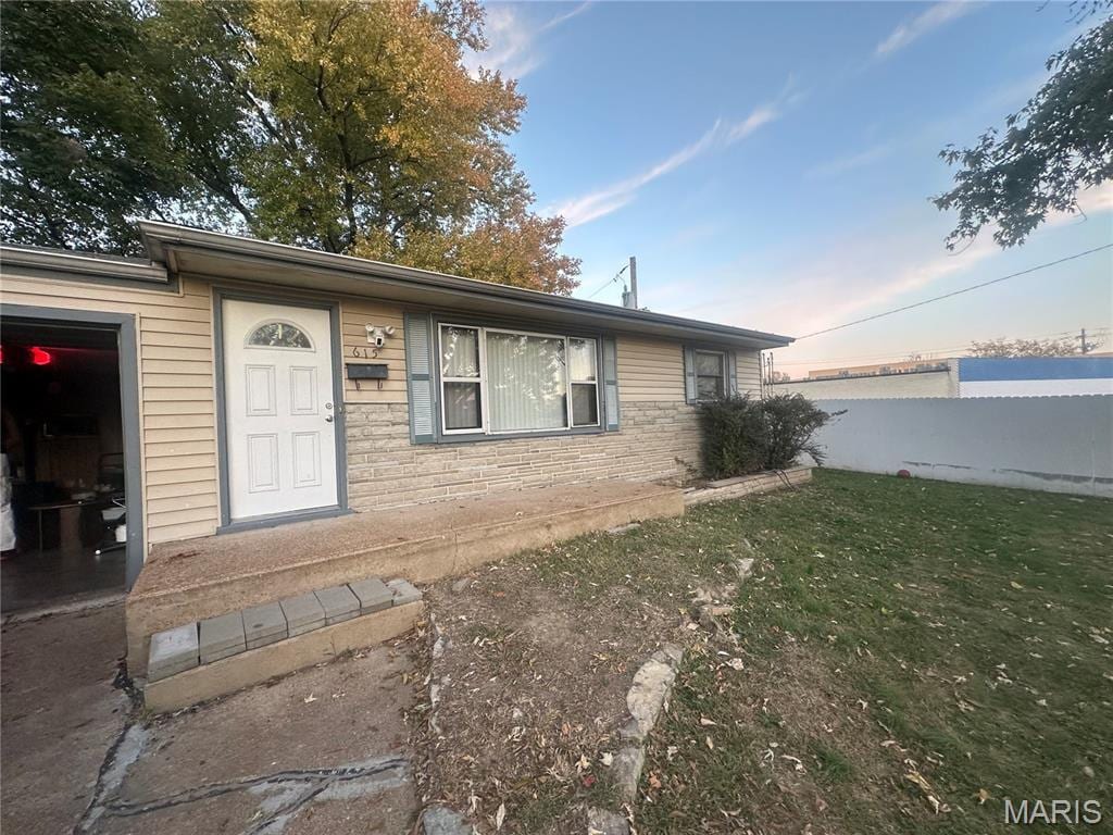 615 Florland Dr, Florissant, MO 63031 - photo 1