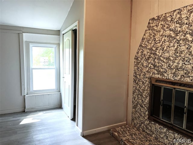544 Hentschel Pl, Ferguson, MO 63135 - bathroom featuring wood finished floors and baseboards
